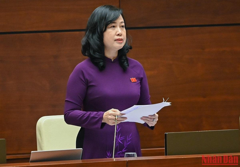 Bộ trưởng Y tế Đào Hồng Lan giải trình, làm rõ một số ý kiến đại biểu Quốc hội nêu. Ảnh: THỦY NGUYÊN
