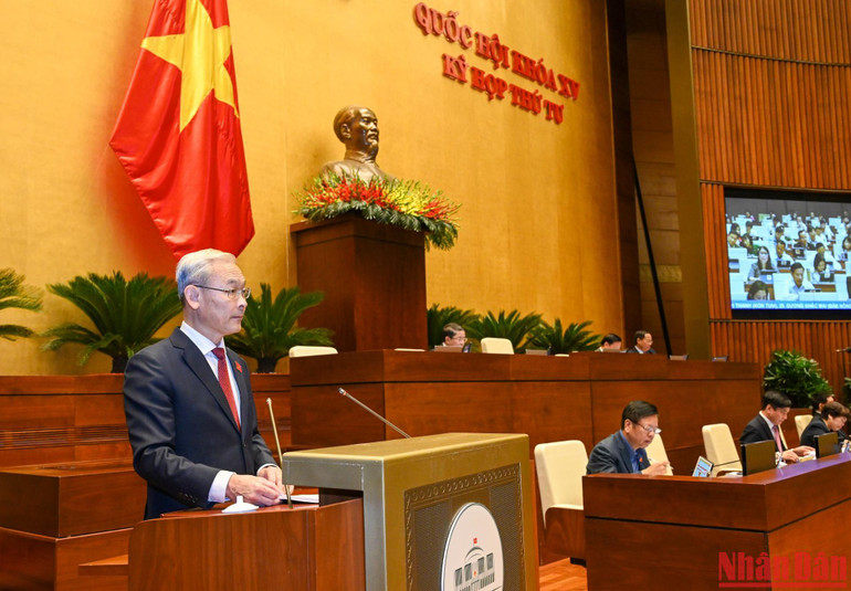 Chủ nhiệm Ủy ban Tài chính, Ngân sách của Quốc hội Nguyễn Phú Cường trình bày Báo cáo của Đoàn giám sát. Ảnh: DUY LINH