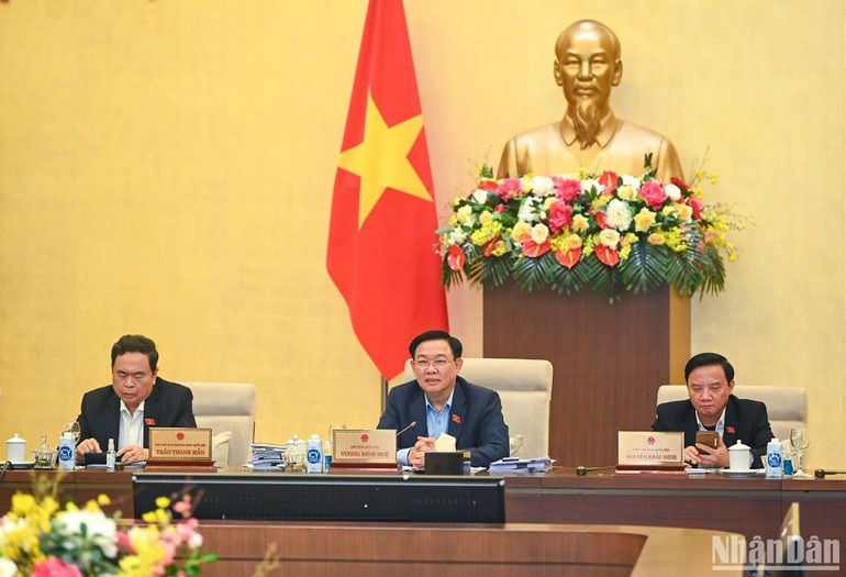 Chủ tịch Quốc hội Vương Đình Huệ đề nghị các cơ quan có liên quan cần phối hợp chặt chẽ, rà soát kỹ lưỡng, khẩn trương hoàn thiện những nội dung dự kiến trình Quốc hội tại Kỳ họp bất thường lần thứ 5. (Ảnh: DUY LINH)