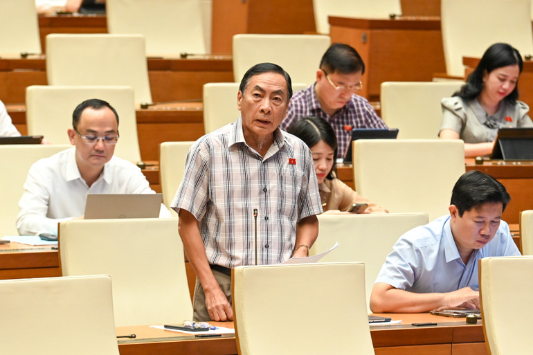 Đại biểu Phạm Văn Hòa (Đoàn Đồng Tháp). (Ảnh: BÙI GIANG)