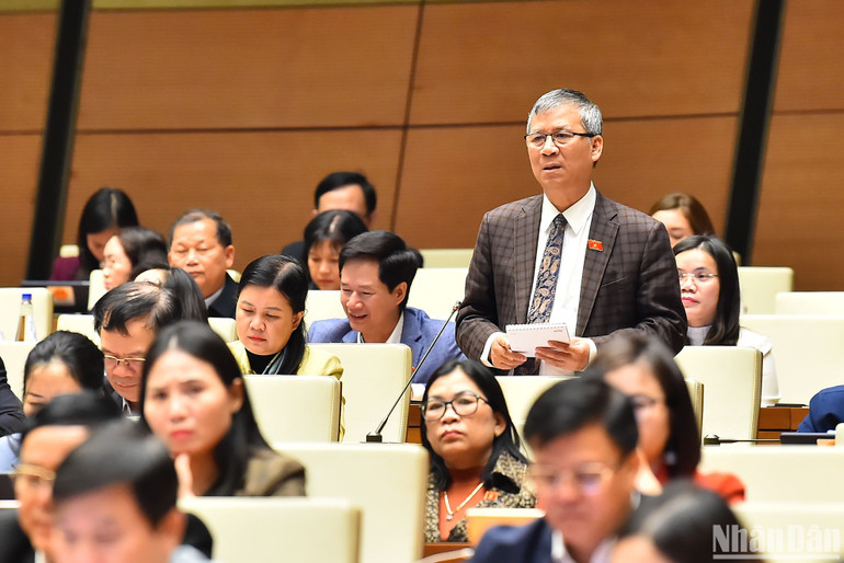 Đại biểu Quốc hội Nguyễn Anh Trí góp ý kiến vào dự thảo Luật trong phiên họp chiều 6/1. (Ảnh: THỦY NGUYÊN)