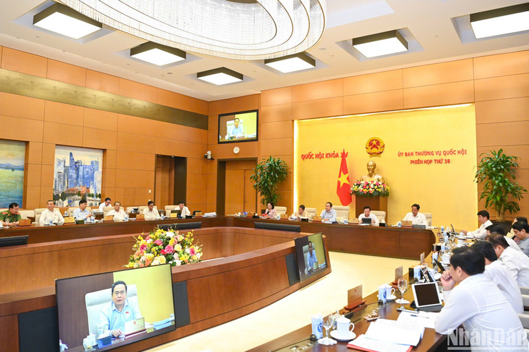 Quang cảnh phiên họp. (Ảnh: DUY LINH)