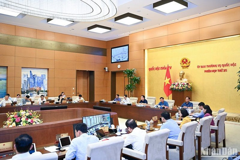 Quang cảnh phiên họp. (Ảnh: DUY LINH)