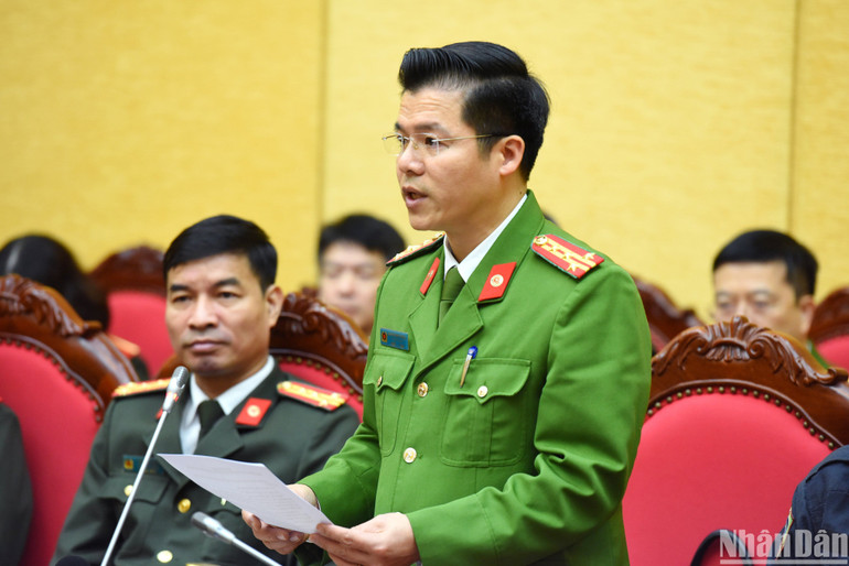 Đại tá Nguyễn Minh Khương, Phó Cục trưởng Cục Cảnh sát phòng cháy, chữa cháy và cứu nạn, cứu hộ - Trưởng đoàn công tác khẳng định quyết tâm hoàn thành tốt nhiệm vụ được giao. (Ảnh: THÀNH ĐẠT)