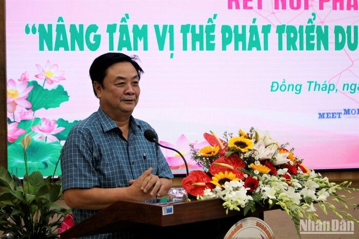 Bộ trưởng Nông nghiệp và Phát triển nông thôn Lê Minh Hoan mong muốn người làm du lịch không ngừng học hỏi và suy nghĩ để tạo sự bền vững trong phát triển du lịch. (Ảnh: THÀNH NHƠN) Bộ trưởng Nông nghiệp và Phát triển nông thôn Lê Minh Hoan mong muốn người làm du lịch không ngừng học hỏi và suy nghĩ để tạo sự bền vững trong phát triển du lịch. (Ảnh: THÀNH NHƠN)