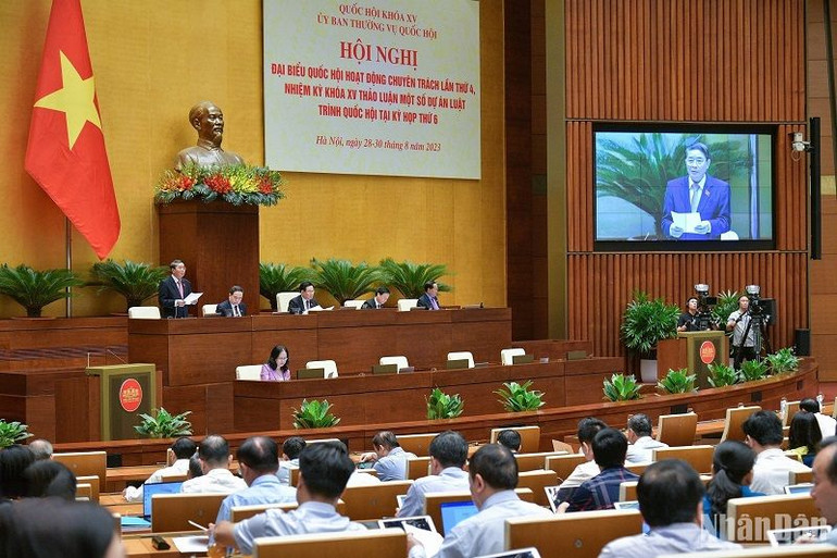 Phó Chủ tịch Quốc hội Nguyễn Đức Hải điều hành nội dung thảo luận. (Ảnh: DUY LINH)