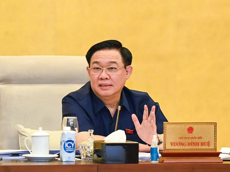 Chủ tịch Quốc hội Vương Đình Huệ tham gia ý kiến thảo luận về dự án Luật Nhà ở (sửa đổi). (Ảnh: DUY LINH)