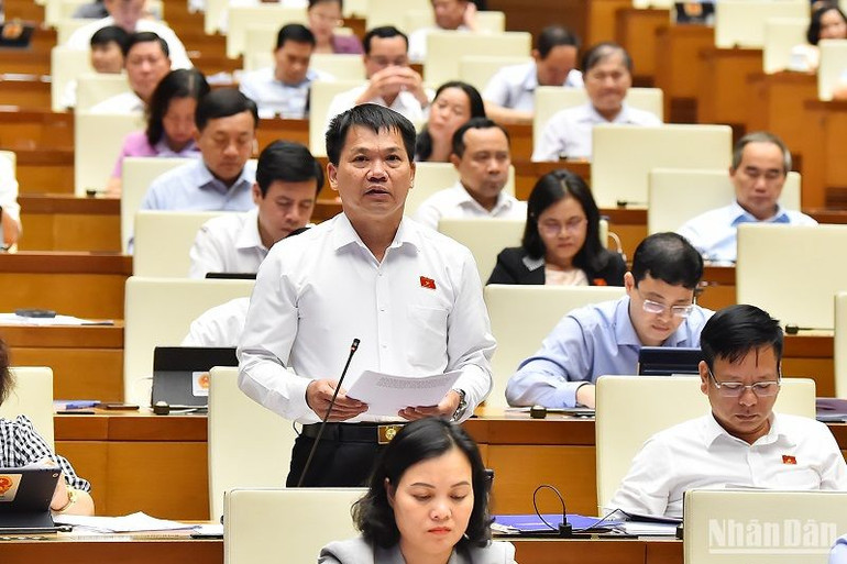 Đại biểu Dương Khắc Mai (Đoàn Đắk Nông) tham gia ý kiến thảo luận. (Ảnh: THỦY NGUYÊN) Đại biểu Dương Khắc Mai (Đoàn Đắk Nông) tham gia ý kiến thảo luận. (Ảnh: THỦY NGUYÊN)