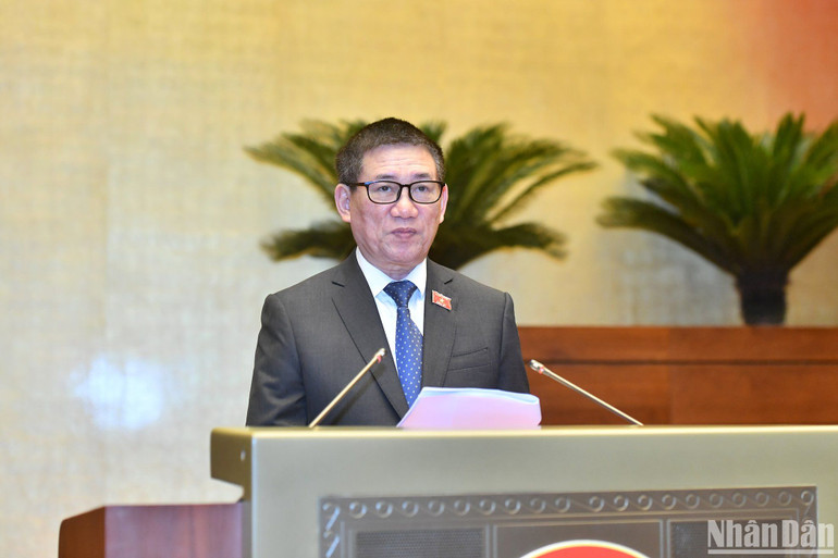 Bộ trưởng Tài chính Hồ Đức Phớc trình bày tờ trình về dự án Luật Thuế giá trị gia tăng (sửa đổi). (Ảnh: ĐĂNG KHOA) Bộ trưởng Tài chính Hồ Đức Phớc trình bày tờ trình về dự án Luật Thuế giá trị gia tăng (sửa đổi). (Ảnh: ĐĂNG KHOA)
