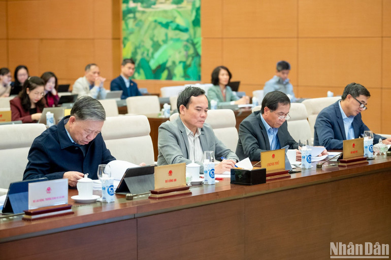 Các đại biểu dự phiên họp. (Ảnh: DUY LINH) Các đại biểu dự phiên họp. (Ảnh: DUY LINH)