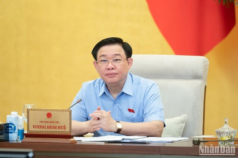 Chủ tịch Quốc hội Vương Đình Huệ điều hành phiên họp. (Ảnh: DUY LINH) Chủ tịch Quốc hội Vương Đình Huệ điều hành phiên họp. (Ảnh: DUY LINH)