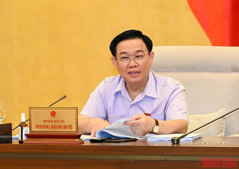 Chủ tịch Quốc hội Vương Đình Huệ phát biểu thảo luận tại phiên họp. (Ảnh: DUY LINH)