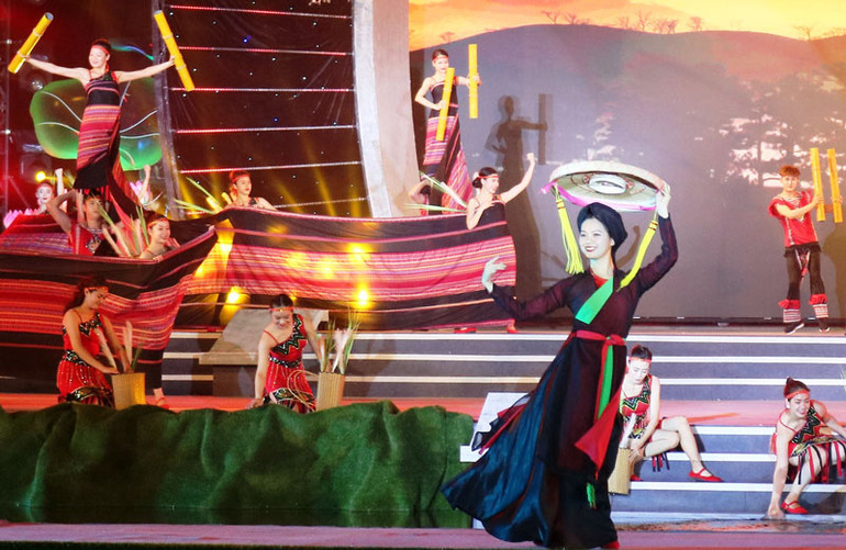 Tiết mục biểu diễn nghệ thuật trong Chương trình “Rạng rỡ miền quan họ 2019.