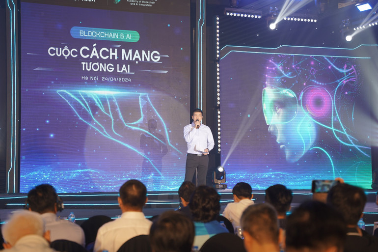 Ông Phan Đức Trung, Phó Chủ tịch Thường trực Hiệp hội Blockchain Việt Nam phát biểu tại sự kiện.