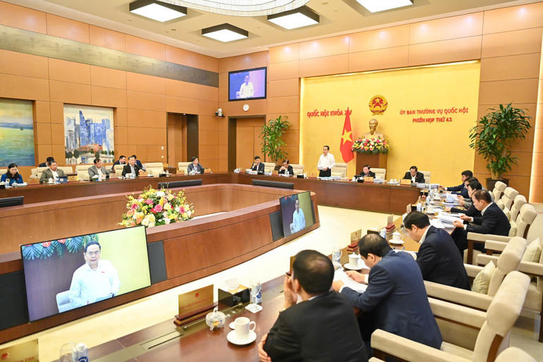 Quang cảnh phiên họp. (Ảnh: DUY LINH)