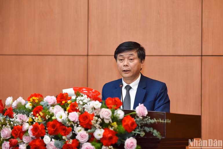 PGS, TS Phạm Minh Sơn, Giám đốc Học viện Báo chí và Tuyên truyền phát biểu tổng kết hội thảo. (Ảnh: NHẬT QUANG) PGS, TS Phạm Minh Sơn, Giám đốc Học viện Báo chí và Tuyên truyền phát biểu tổng kết hội thảo. (Ảnh: NHẬT QUANG)