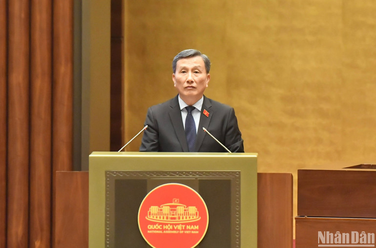 Chủ nhiệm Ủy ban Khoa học, Công nghệ và Môi trường Lê Quang Huy trình bày báo cáo giải trình, tiếp thu, chỉnh lý dự thảo luật trước khi Quốc hội biểu quyết thông qua. (Ảnh: ĐĂNG KHOA) Chủ nhiệm Ủy ban Khoa học, Công nghệ và Môi trường Lê Quang Huy trình bày báo cáo giải trình, tiếp thu, chỉnh lý dự thảo luật trước khi Quốc hội biểu quyết thông qua. (Ảnh: ĐĂNG KHOA)