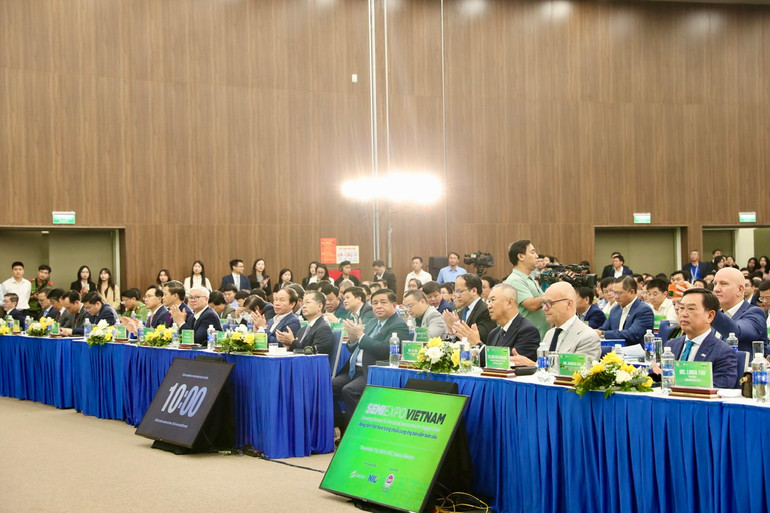 Các đại biểu dự khai mạc Triển lãm SEMIExpo Vietnam 2024.