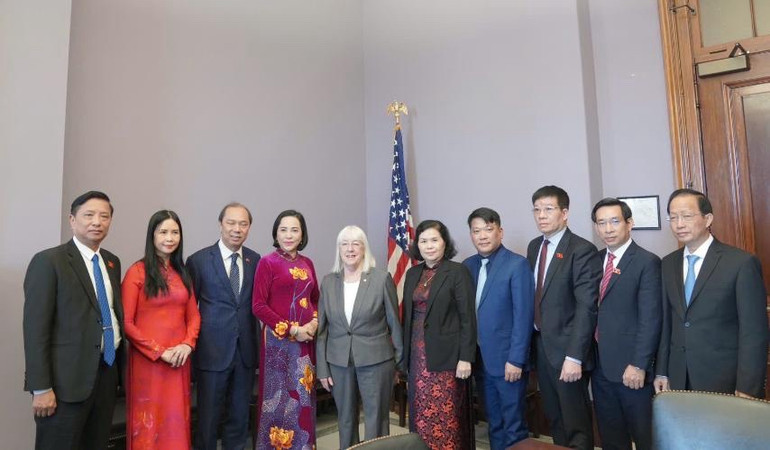 Phó Chủ tịch Quốc hội Nguyễn Thị Thanh gặp Thượng nghị sĩ Hoa Kỳ Patricia Murray.