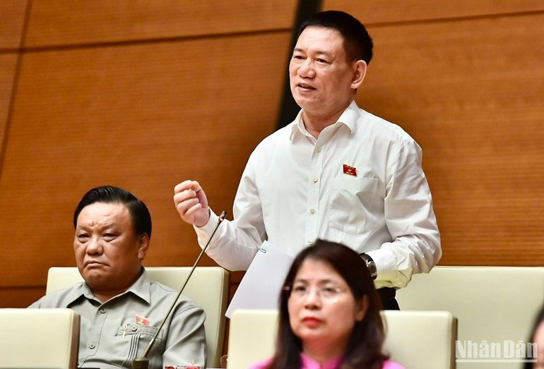 Bộ trưởng Tài chính Hồ Đức Phớc tham gia giải trình, làm rõ một số nội dung liên quan. (Ảnh: ĐĂNG KHOA)