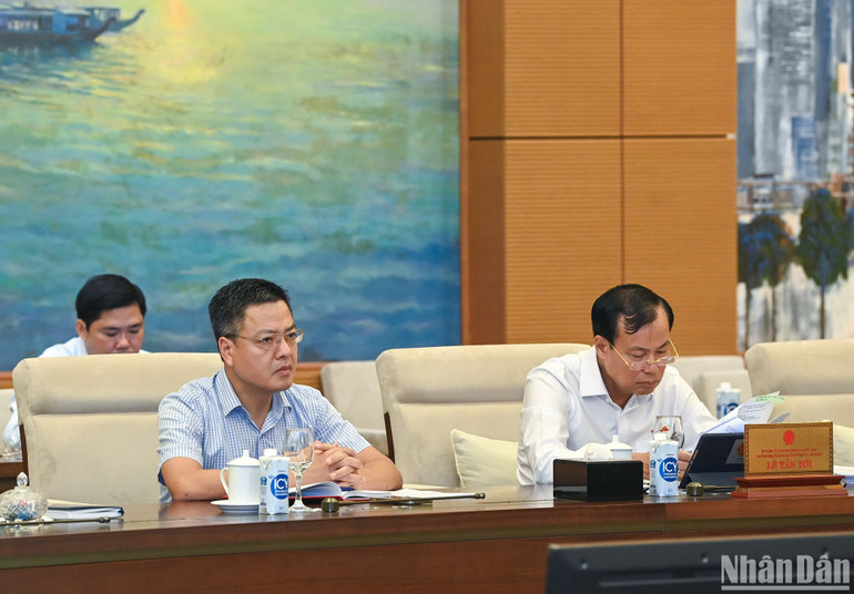 Các đại biểu dự phiên họp. (Ảnh: DUY LINH)