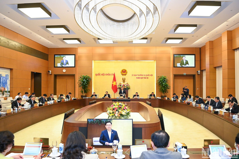 Quang cảnh phiên họp. (Ảnh: DUY LINH)