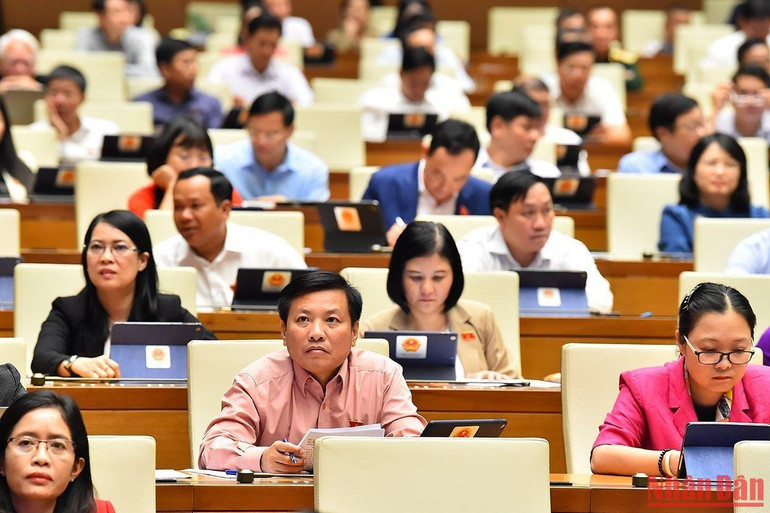 Các đại biểu Quốc hội dự phiên chất vấn và trả lời chất vấn chiều 4/11. (Ảnh: THỦY NGUYÊN)