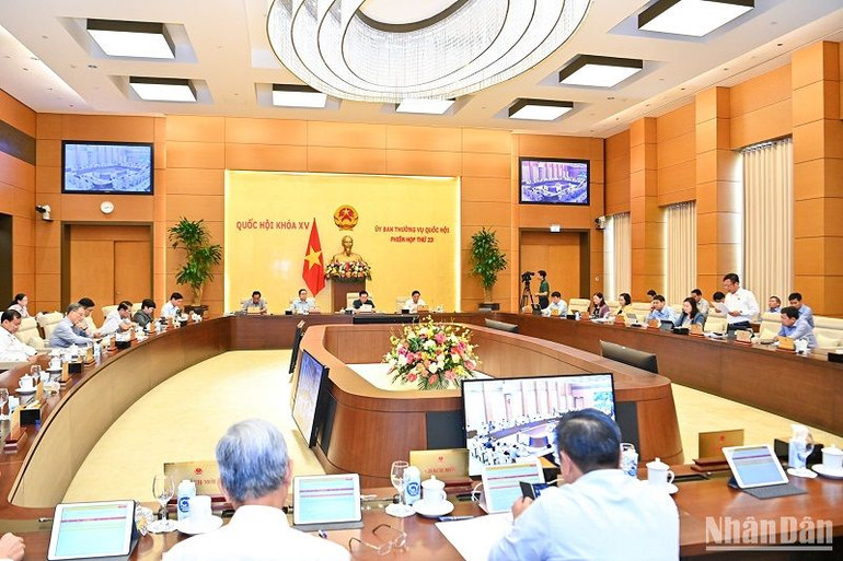 Quang cảnh phiên họp sáng 11/5. (Ảnh: DUY LINH)