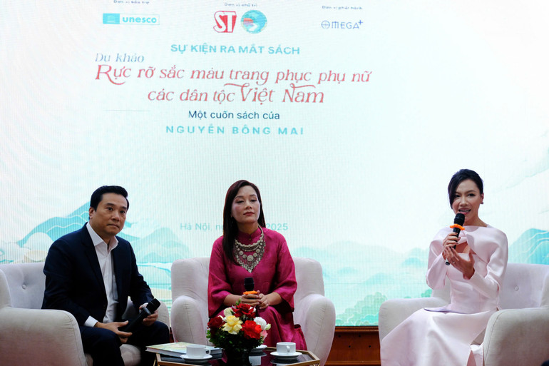 Giao lưu cùng tác giả Nguyễn Bông Mai và đồng chí Nguyễn Thái Bình, Phó Giám đốc Nhà xuất bản Chính trị quốc gia Sự thật về những nội dung, điểm đặc biệt của cuốn sách.