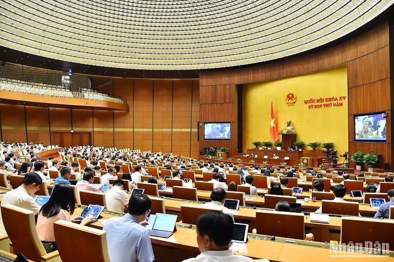 Quang cảnh phiên thảo luận ở Hội trường Diên Hồng sáng 2/6. (Ảnh: THỦY NGUYÊN)