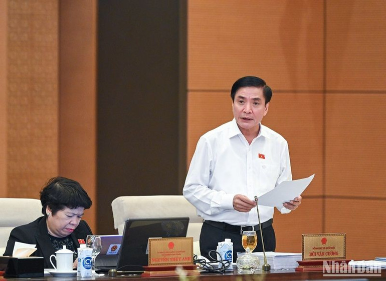 Tổng Thư ký Quốc hội Bùi Văn Cường cho ý kiến vào dự thảo Luật Thủ đô (sửa đổi). (Ảnh: DUY LINH)