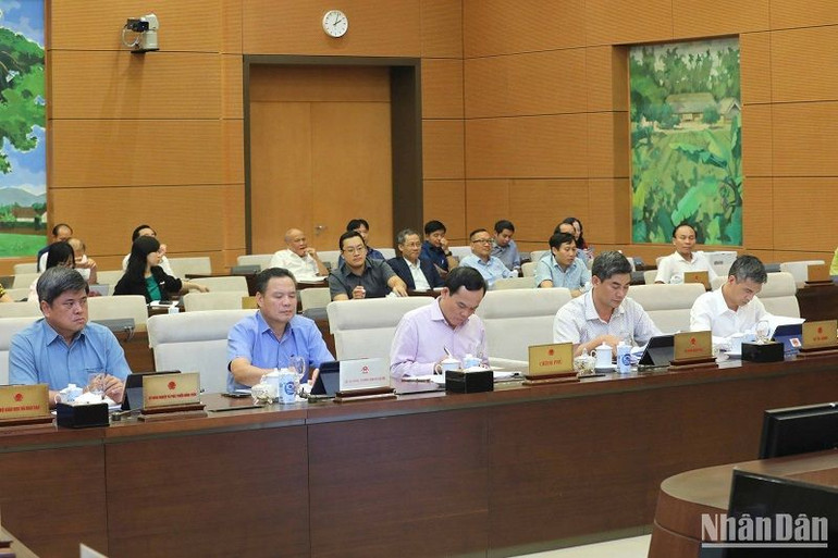 Các đại biểu dự phiên họp. (Ảnh: DUY LINH)