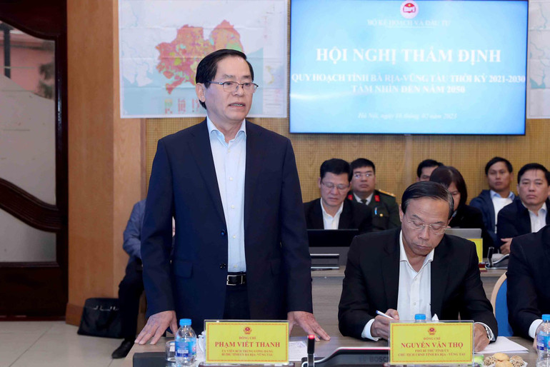 Bí thư Tỉnh ủy, Chủ tịch Hội đồng nhân dân tỉnh Bà Rịa-Vũng Tàu Phạm Viết Thanh phát biểu tại hội nghị.