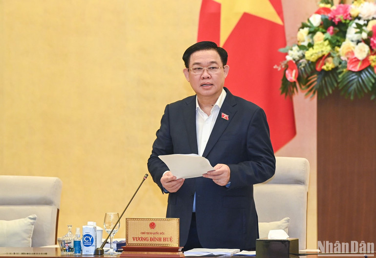 Chủ tịch Quốc hội Vương Đình Huệ đề nghị Ủy ban Thường vụ Quốc hội tập trung cho ý kiến về một số vấn đề quan trọng nhất của dự án Luật Lưu trữ (sửa đổi). (Ảnh: DUY LINH)