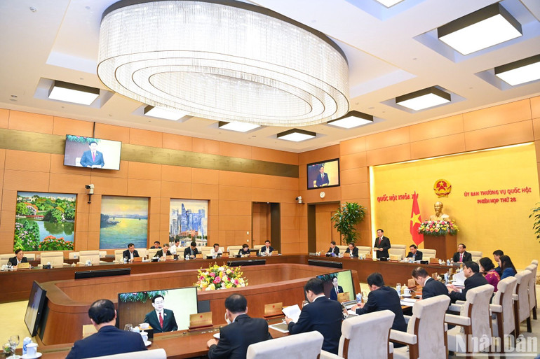 Quang cảnh phiên họp. (Ảnh: DUY LINH)