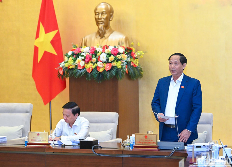 Phó Chủ tịch Quốc hội Trần Quang Phương điều hành nội dung phiên họp. (Ảnh: DUY LINH)
