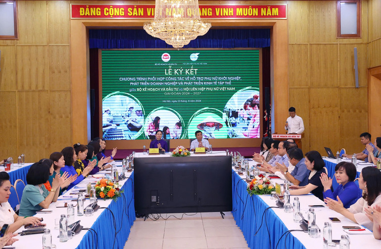 Quang cảnh Lễ ký kết. Quang cảnh Lễ ký kết.