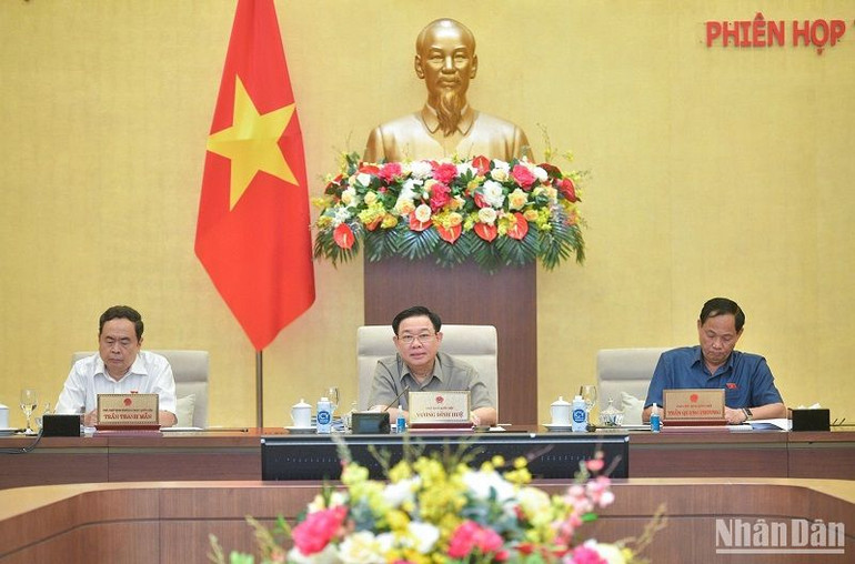 Chủ tịch Quốc hội Vương Đình Huệ phát biểu ý kiến tại phiên họp. (Ảnh: DUY LINH)