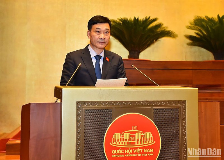Chủ nhiệm Ủy ban Kinh tế của Quốc hội Vũ Hồng Thanh trình bày báo cáo thẩm tra chủ trương đầu tư bổ sung vốn điều lệ cho Agribank. (Ảnh: THỦY NGUYÊN) Chủ nhiệm Ủy ban Kinh tế của Quốc hội Vũ Hồng Thanh trình bày báo cáo thẩm tra chủ trương đầu tư bổ sung vốn điều lệ cho Agribank. (Ảnh: THỦY NGUYÊN)