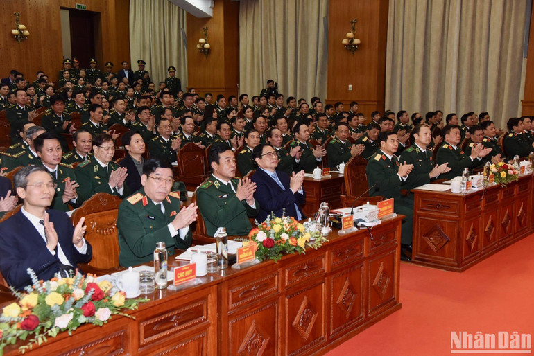 Thủ tướng Phạm Minh Chính và các đại biểu tại buổi làm việc. (Ảnh: TRẦN HẢI)