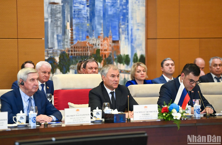 Chủ tịch Duma Quốc gia Quốc hội Liên bang Nga Vyacheslav Victorovich Volodin phát biểu tại buổi hội đàm. (Ảnh: DUY LINH)