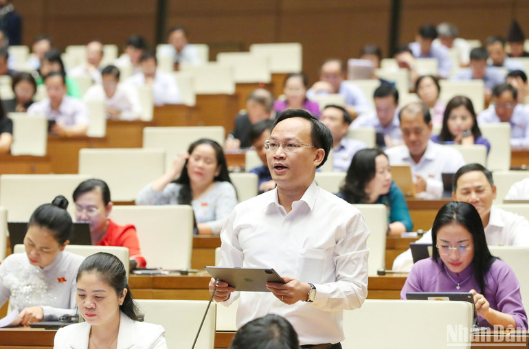 Đại biểu Phạm Văn Thịnh (đoàn Bắc Giang) tham gia ý kiến thảo luận. (Ảnh: DUY LINH)