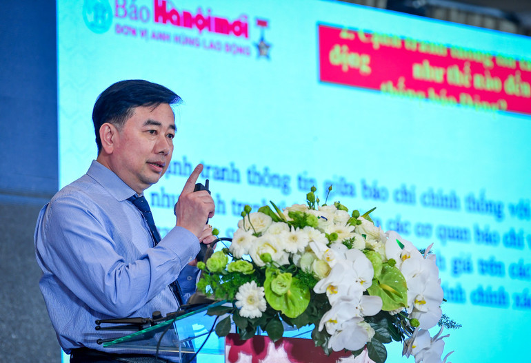 Nhà báo Nguyễn Minh Đức, Tổng Biên tập Báo HàNộiMới tham luận tại phiên họp. Nhà báo Nguyễn Minh Đức, Tổng Biên tập Báo HàNộiMới tham luận tại phiên họp.