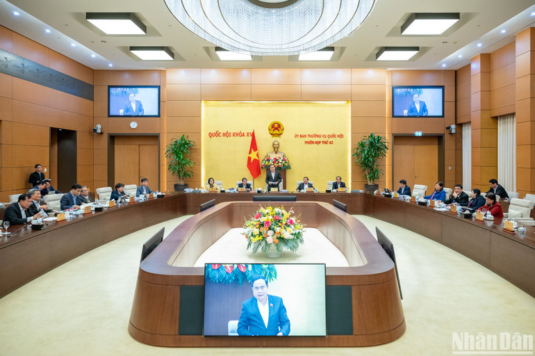 Quang cảnh phiên họp. (Ảnh: DUY LINH)