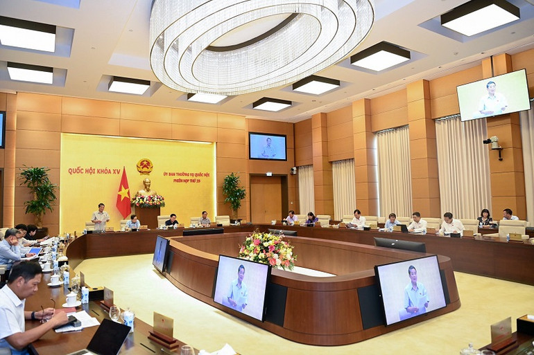 Quang cảnh phiên thảo luận cho ý kiến về việc giải trình, tiếp thu, chỉnh lý dự án Luật Nhà ở (sửa đổi). (Ảnh: DUY LINH)