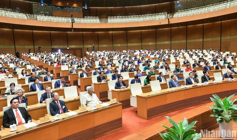 Quang cảnh phiên họp. (Ảnh: DUY LINH)