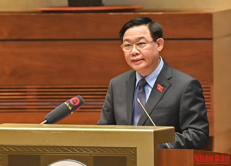 Chủ tịch Quốc hội Vương Đình Huệ phát biểu bế mạc Hội nghị. Chủ tịch Quốc hội Vương Đình Huệ phát biểu bế mạc Hội nghị.