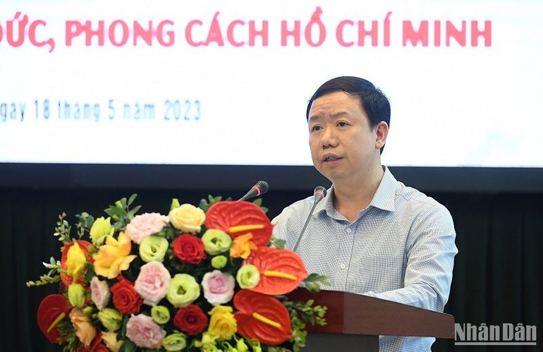 Tiến sĩ Đinh Ngọc Quý tham luận với chủ đề "Tư tưởng Hồ Chí Minh về vị trí, vai trò và sứ mệnh của Công đoàn Việt Nam". (Ảnh: THÀNH ĐẠT) Tiến sĩ Đinh Ngọc Quý tham luận với chủ đề "Tư tưởng Hồ Chí Minh về vị trí, vai trò và sứ mệnh của Công đoàn Việt Nam". (Ảnh: THÀNH ĐẠT)