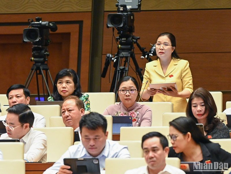 Đại biểu Đỗ Thị Lan tham gia ý kiến thảo luận. (Ảnh: DUY LINH) Đại biểu Đỗ Thị Lan tham gia ý kiến thảo luận. (Ảnh: DUY LINH)