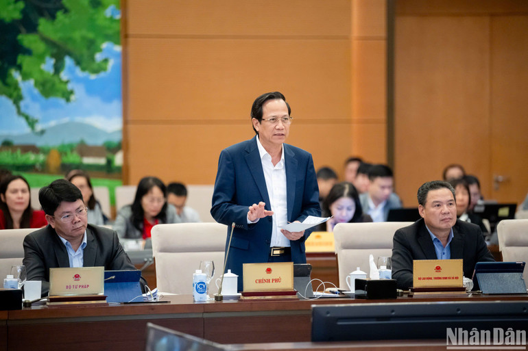 Bộ trưởng Lao động, Thương binh và Xã hội Đào Ngọc Dung phát biểu ý kiến. (Ảnh: DUY LINH) Bộ trưởng Lao động, Thương binh và Xã hội Đào Ngọc Dung phát biểu ý kiến. (Ảnh: DUY LINH)